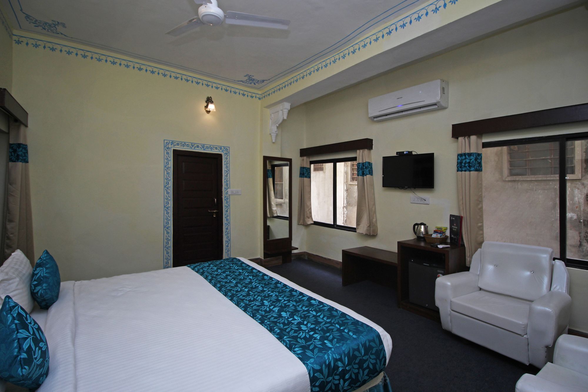 Oyo 9161 Hotel Janak Vilas Ουνταϊπούρ Εξωτερικό φωτογραφία